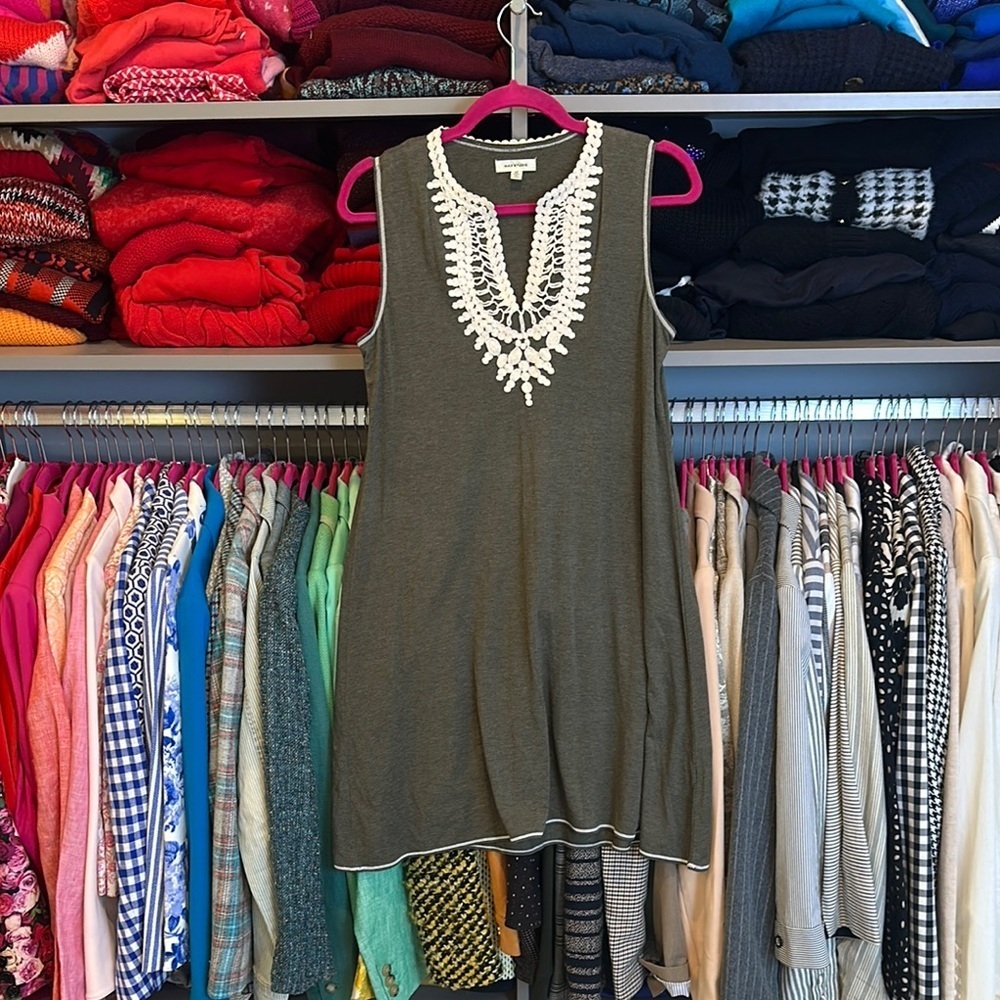 Max Studio greenish gray sleeveless embroidered v neck dress size XS